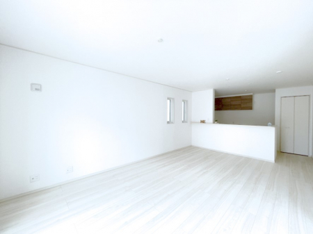 rO@`living room`@ Ƒ̉b͂ށAJIȂkcj T