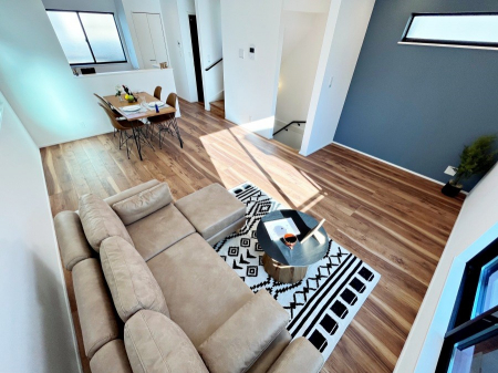 リビング　内装〜living room〜　大画面ＴＶも余裕、インテリアプランが考えやすいワイドなリビング