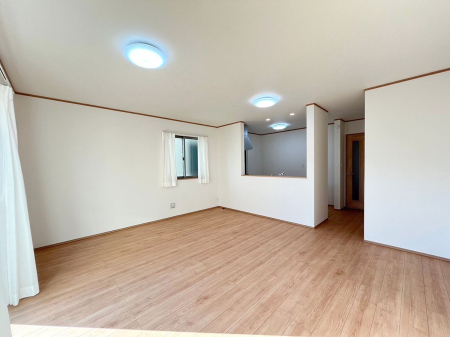 リビング　内装〜living room〜　 オープンでのびやかな空間を生み出す、こだわりの「広がり」と「ゆとり」 　Ｅ号棟