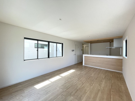 リビング　内装〜living room〜　 オープンでのびやかな空間を生み出す、こだわりの「広がり」と「ゆとり」  　1号棟