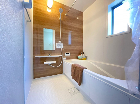 浴室　内装〜bathroom〜　 浴室乾燥機付で心地よいバスタイムを実現 　8号棟