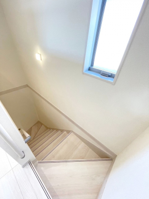 その他　内装〜staircase〜 安全面に配慮、手すり付階段 　8号棟