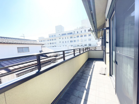 oRj[@`balcony`@ LXoRj[炽Ղ̌ 