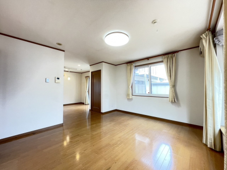 rO@`living room`@ Ƒ̉b͂ށAJIȂkcj 