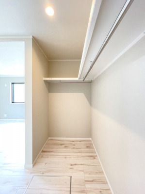 ̑@`walk in closet`@ Gߕ̈ߗނXbL[łEH[NCN[bg@A    