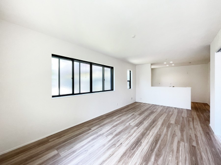 rO@`living room`@ʂsu]TACeAvl₷ChȃrO @2