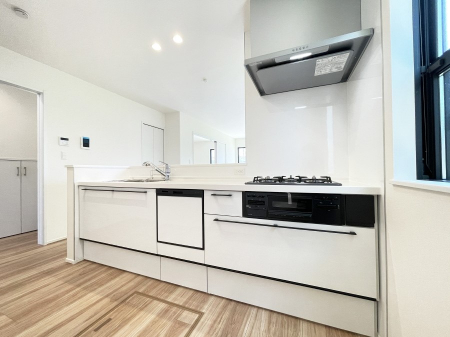 Lb`@`kitchen`@  IɁAyIVXeLb`  @2