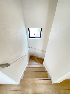 ̑@`staircase` SʂɔzA肷tKi
