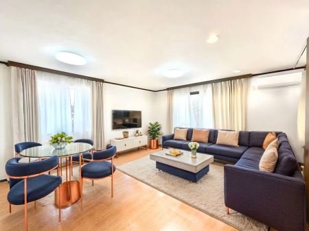 rO@`living room`@ Ƒ̉b͂ށAJIȂkcj @ƋCGł